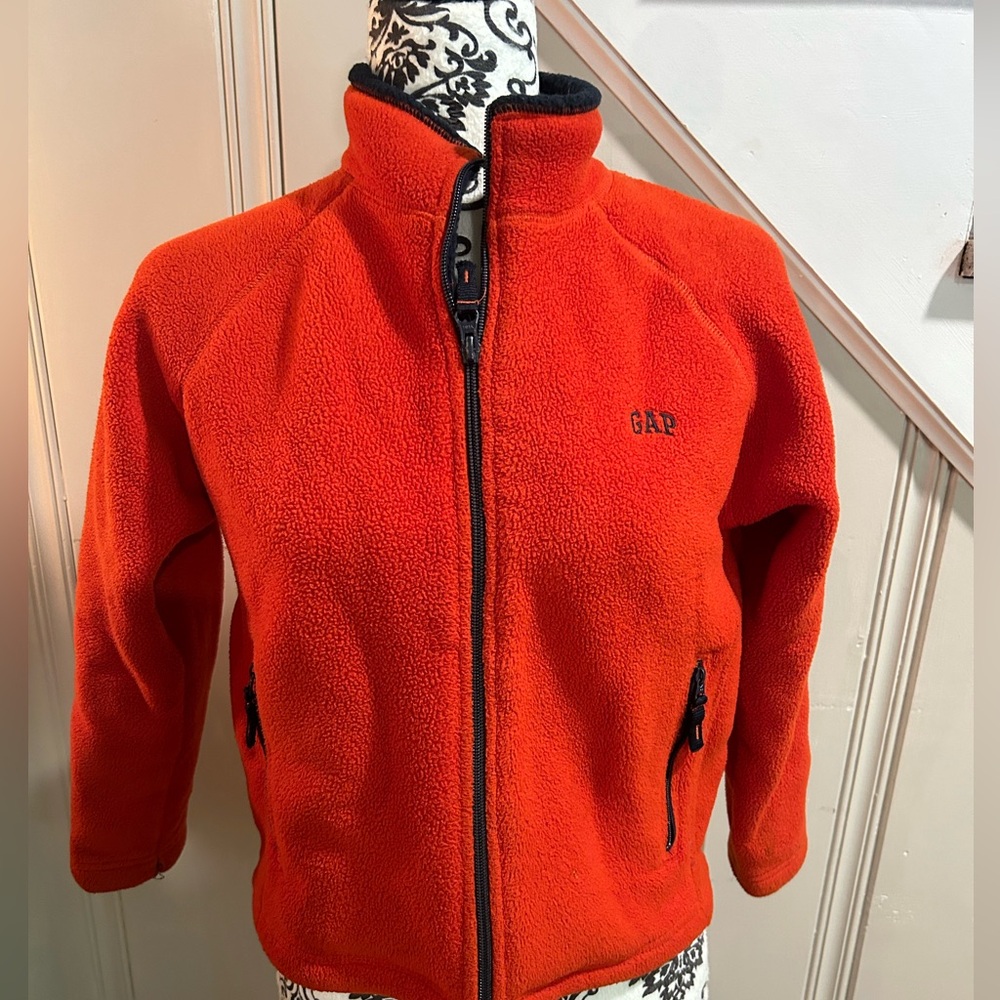 Gap size Youth 7-8 zip-up sweatshirt.